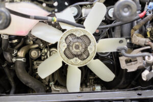 An picture indicates cooling fan connects to an engine